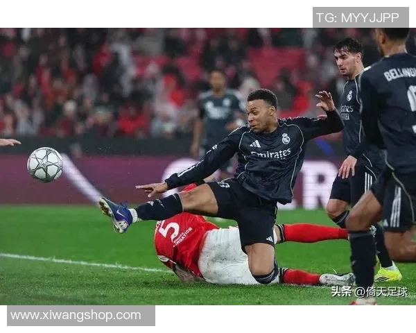 欧冠激战：巴萨险胜那不勒斯红牌事件引发全场热议与争议